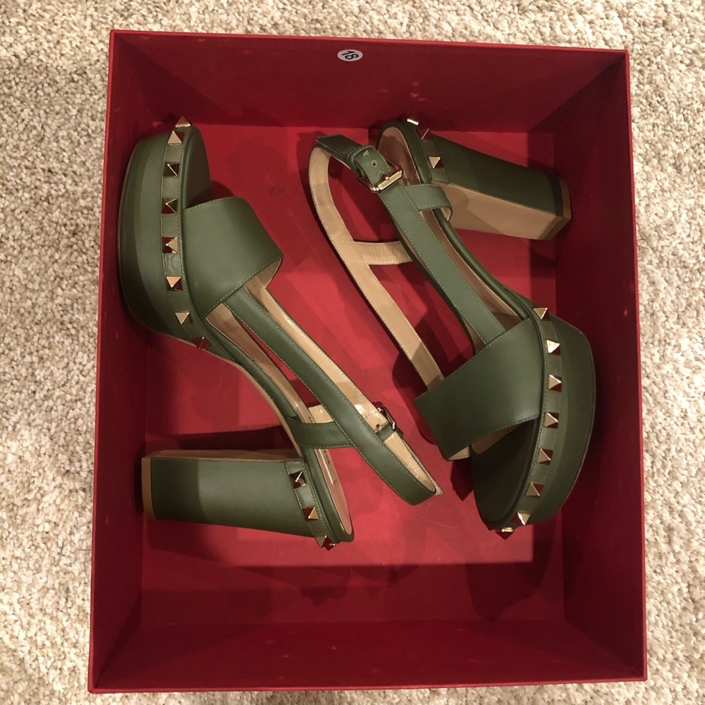 ❌ SOLD ❌ Valentino shies7 (37)